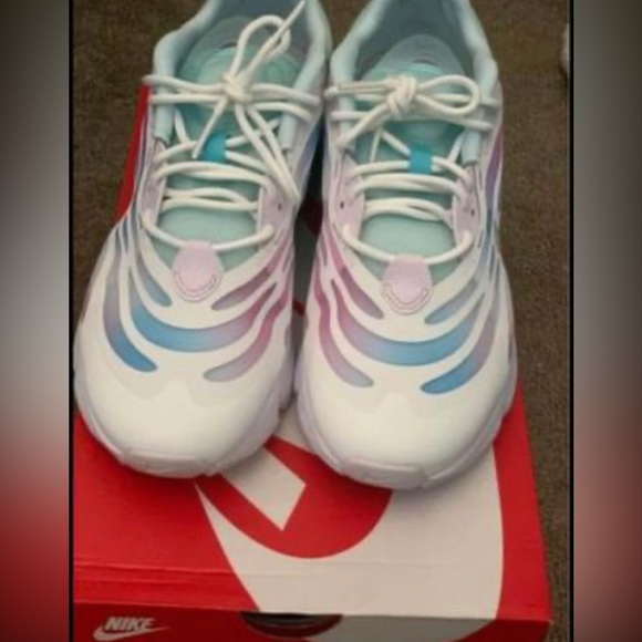 Nike Women’s White Sneakers - Size 8 - NEW IN BOX